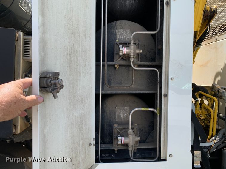 image for item DM1761 2015 Mack LEU633 refuse truck