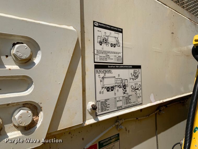 image for item DM1761 2015 Mack LEU633 refuse truck