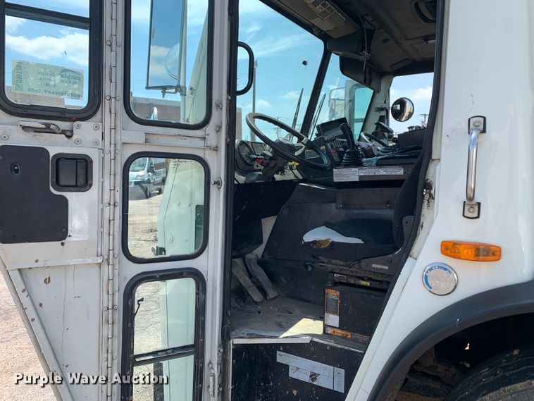 image for item DM1761 2015 Mack LEU633 refuse truck