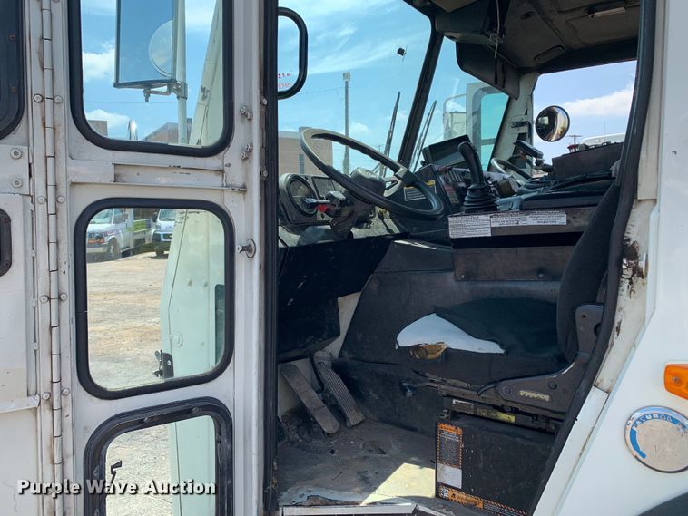 image for item DM1761 2015 Mack LEU633 refuse truck