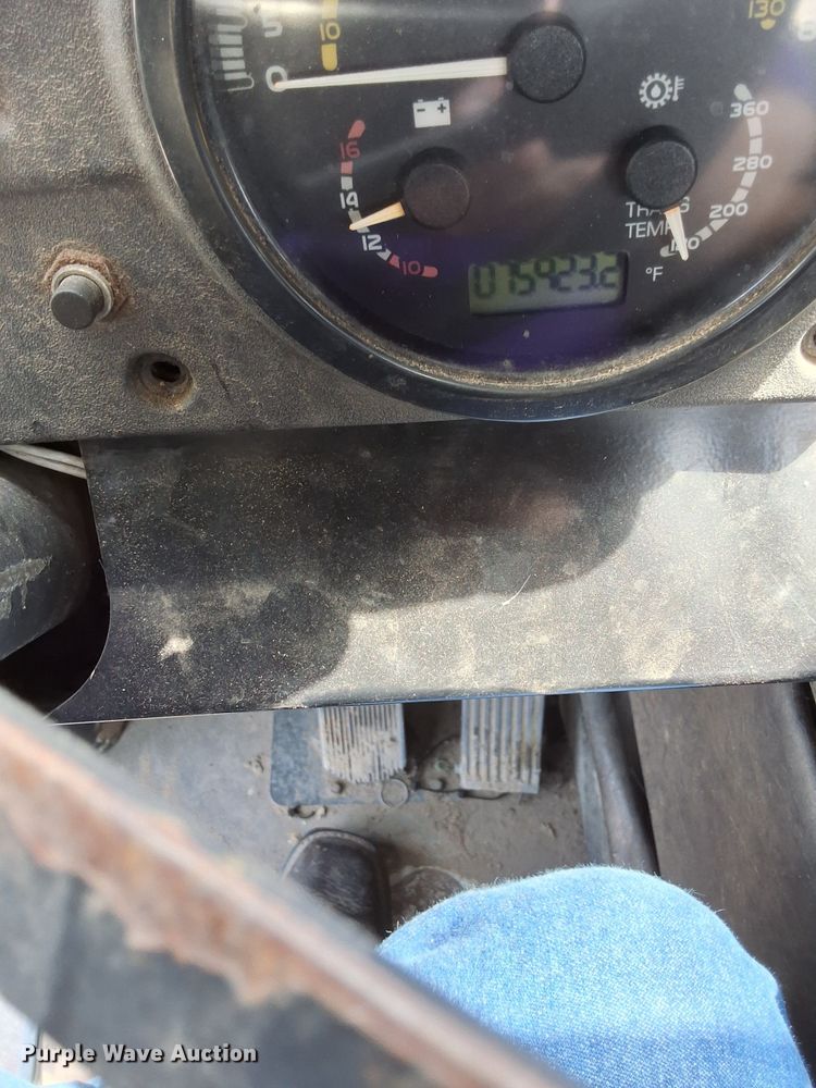 image for item DM1761 2015 Mack LEU633 refuse truck