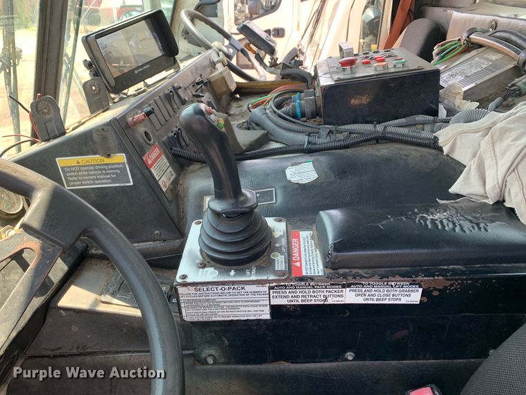 image for item DM1761 2015 Mack LEU633 refuse truck