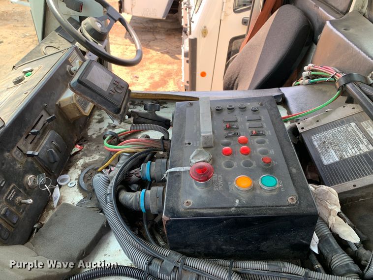 image for item DM1761 2015 Mack LEU633 refuse truck