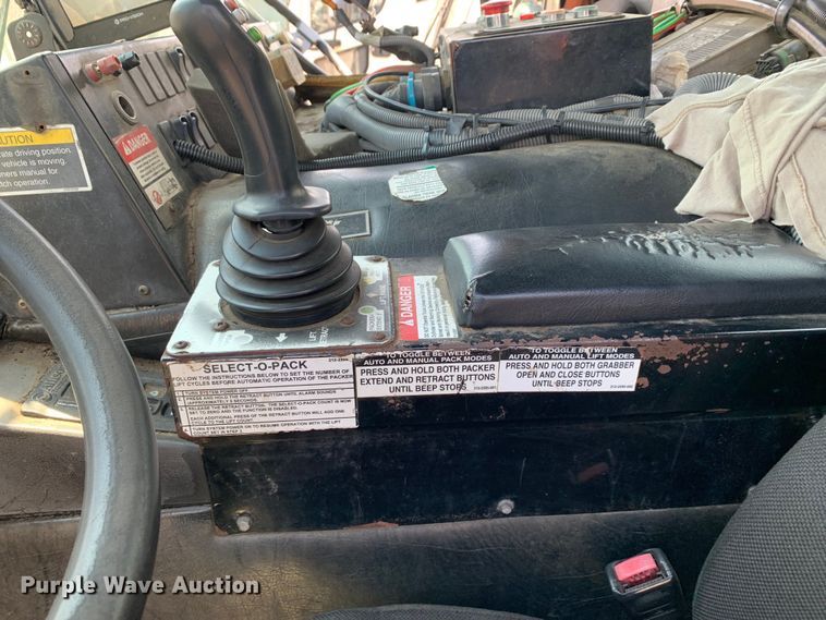 image for item DM1761 2015 Mack LEU633 refuse truck