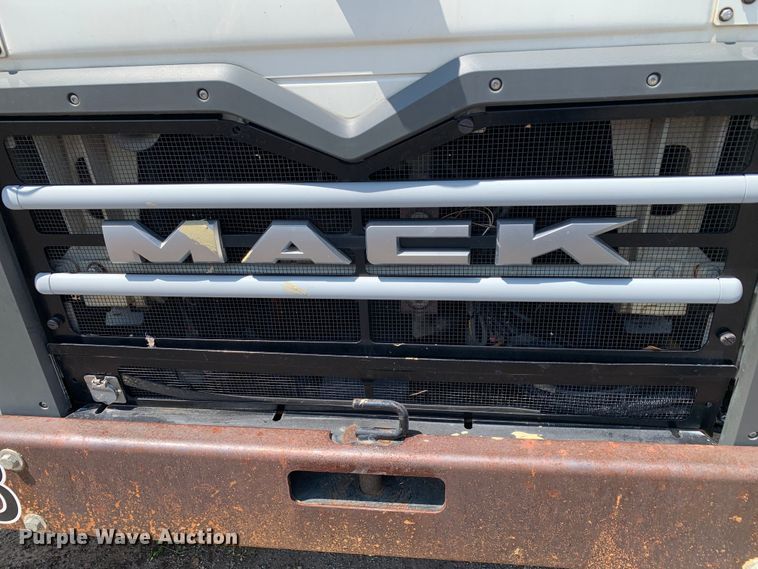 image for item DM1761 2015 Mack LEU633 refuse truck