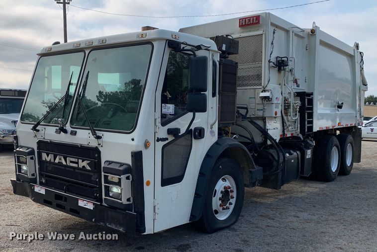 image for item DM1762 2018 Mack LR613 refuse truck