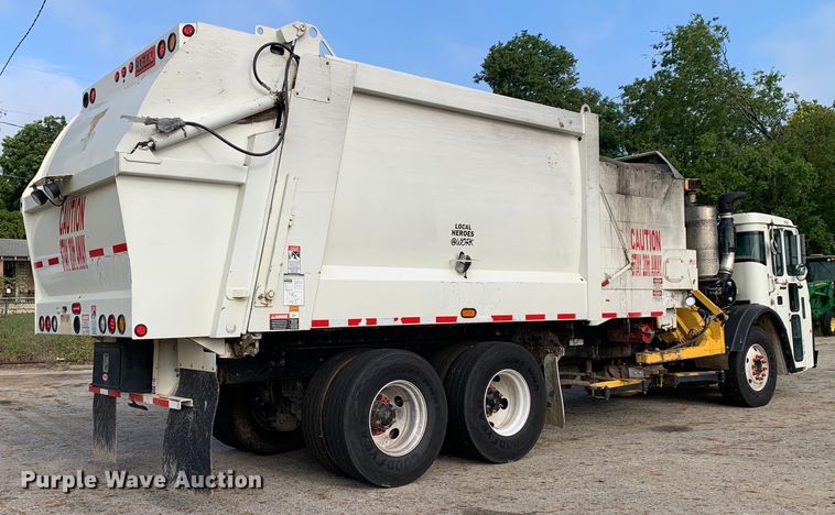 image for item DM1762 2018 Mack LR613 refuse truck