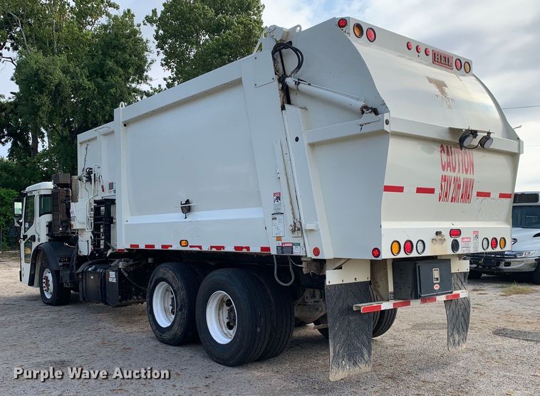 image for item DM1762 2018 Mack LR613 refuse truck