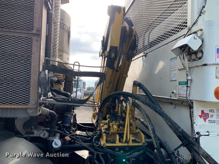 image for item DM1762 2018 Mack LR613 refuse truck