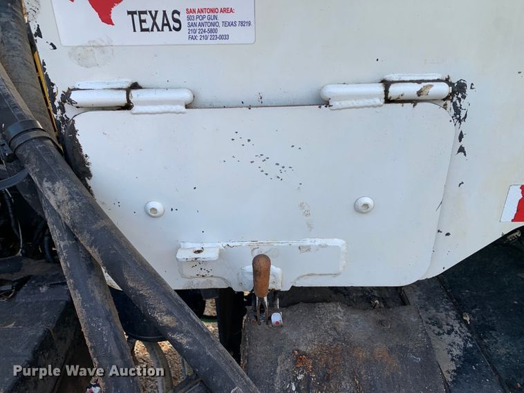 image for item DM1762 2018 Mack LR613 refuse truck