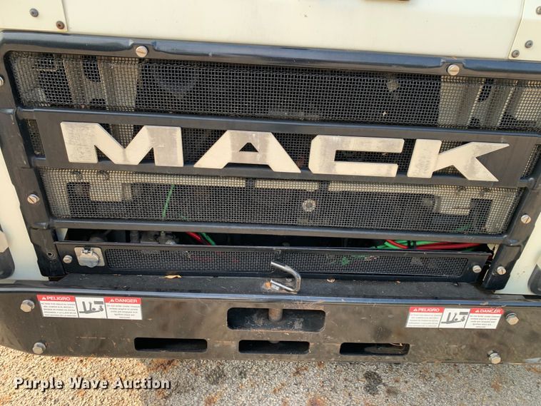 image for item DM1762 2018 Mack LR613 refuse truck