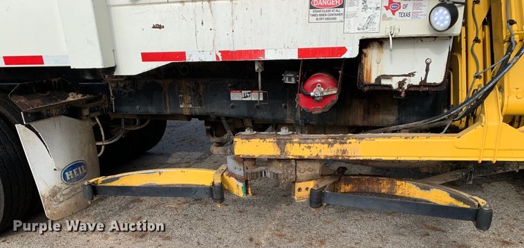 image for item DM1762 2018 Mack LR613 refuse truck