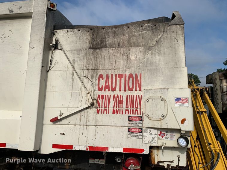 image for item DM1762 2018 Mack LR613 refuse truck