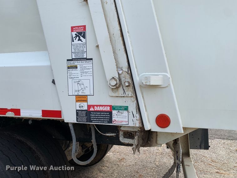 image for item DM1762 2018 Mack LR613 refuse truck