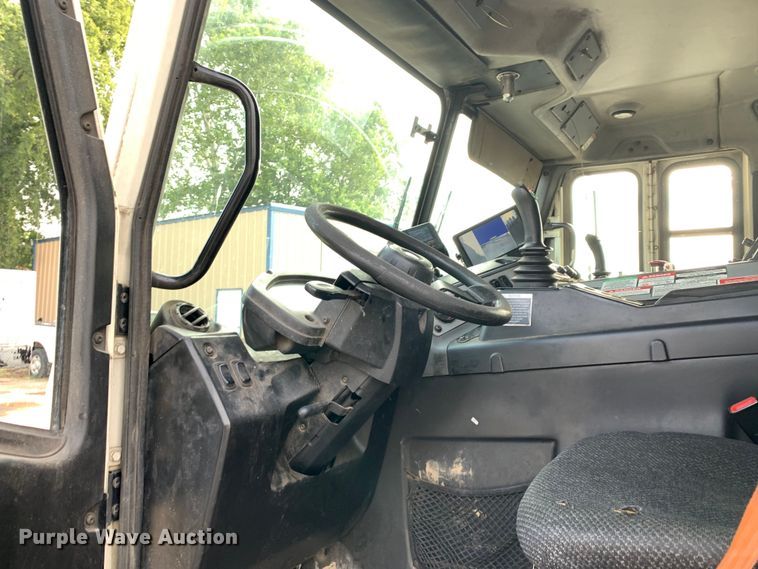 image for item DM1762 2018 Mack LR613 refuse truck