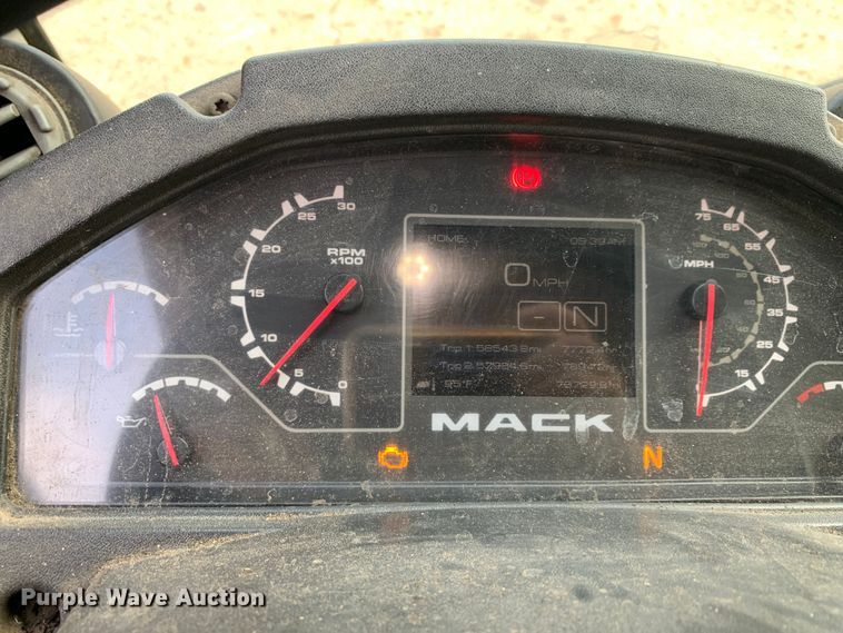 image for item DM1762 2018 Mack LR613 refuse truck