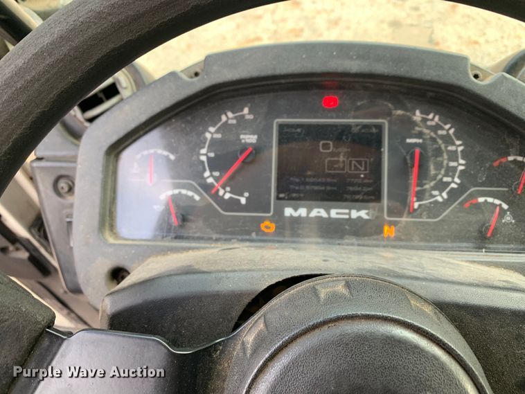 image for item DM1762 2018 Mack LR613 refuse truck