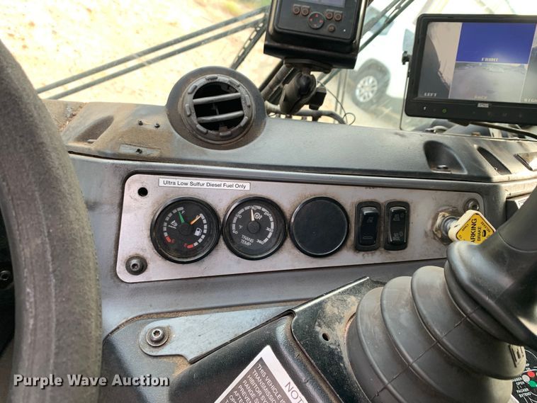 image for item DM1762 2018 Mack LR613 refuse truck