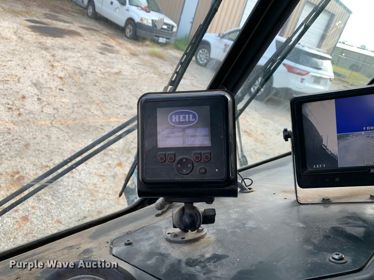 image for item DM1762 2018 Mack LR613 refuse truck