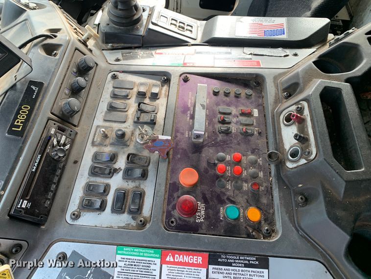 image for item DM1762 2018 Mack LR613 refuse truck