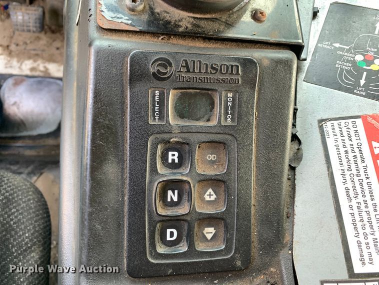 image for item DM1762 2018 Mack LR613 refuse truck