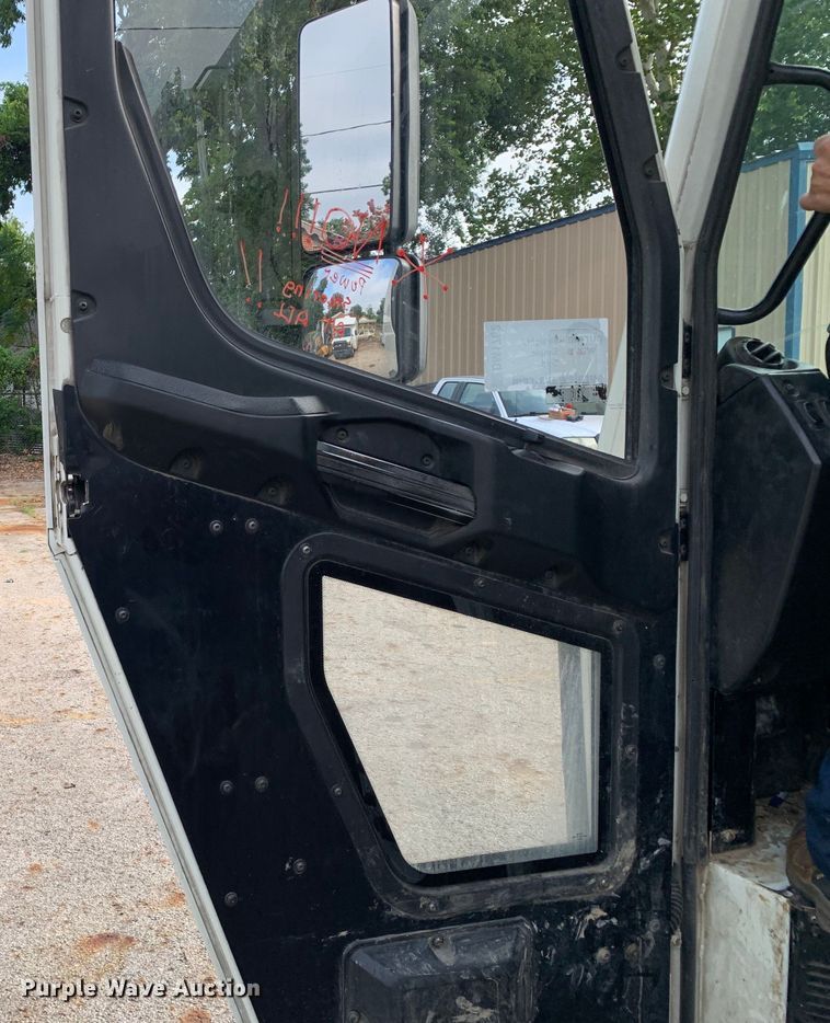 image for item DM1762 2018 Mack LR613 refuse truck