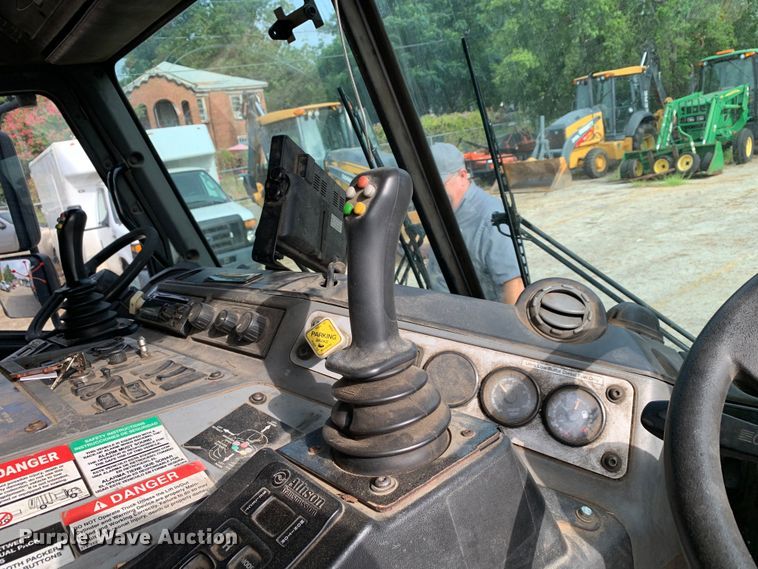 image for item DM1762 2018 Mack LR613 refuse truck