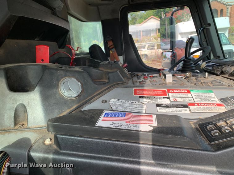 image for item DM1762 2018 Mack LR613 refuse truck