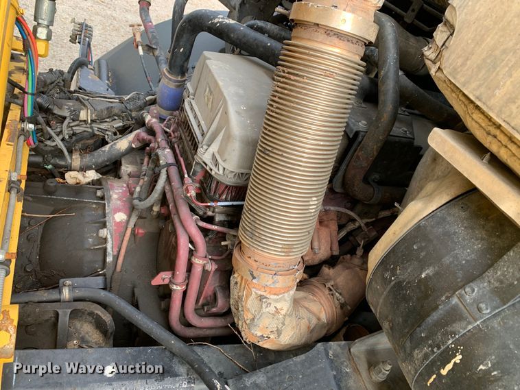 image for item DM1762 2018 Mack LR613 refuse truck