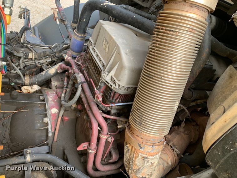 image for item DM1762 2018 Mack LR613 refuse truck