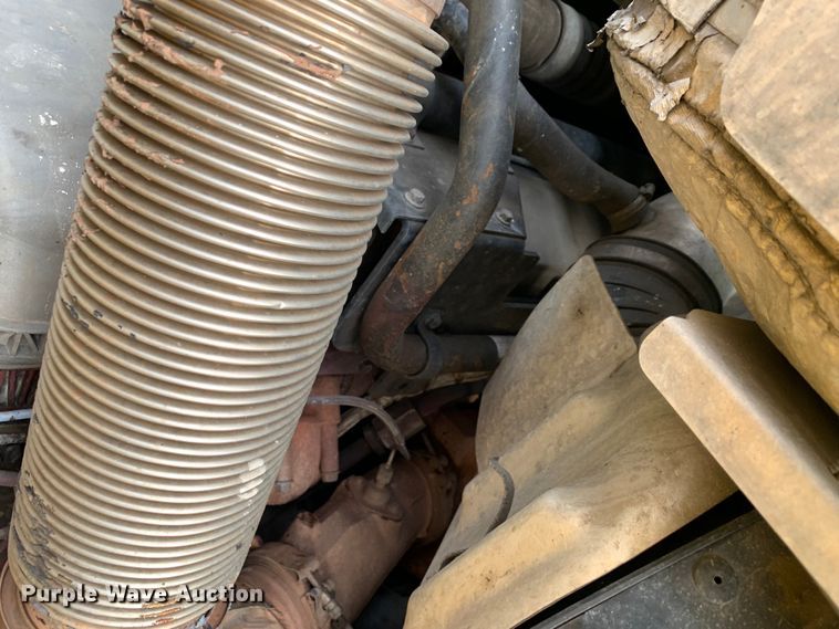 image for item DM1762 2018 Mack LR613 refuse truck