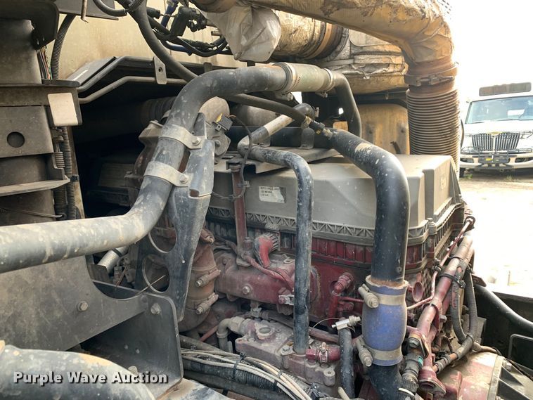 image for item DM1762 2018 Mack LR613 refuse truck