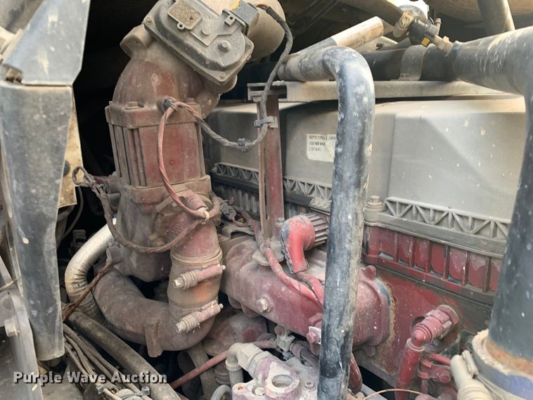 image for item DM1762 2018 Mack LR613 refuse truck