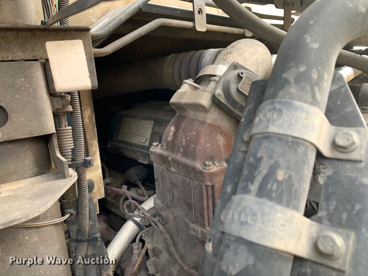 image for item DM1762 2018 Mack LR613 refuse truck