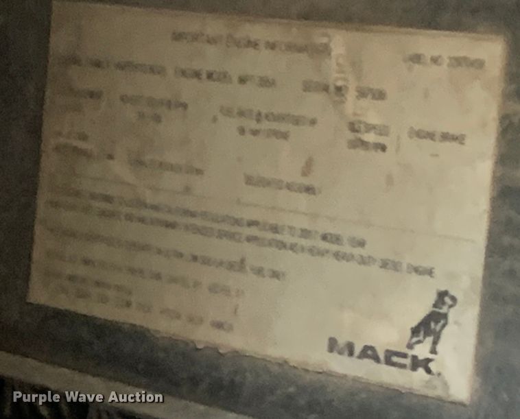 image for item DM1762 2018 Mack LR613 refuse truck