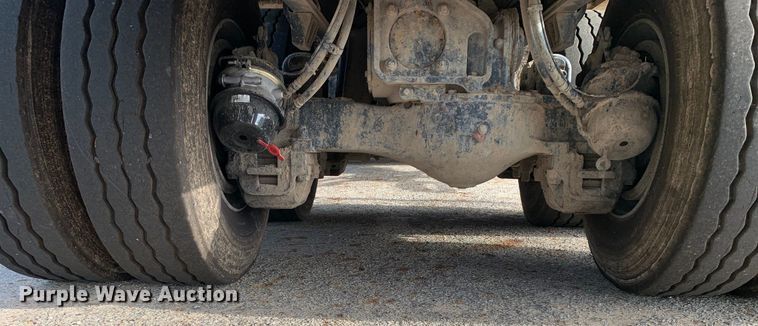 image for item DM1762 2018 Mack LR613 refuse truck