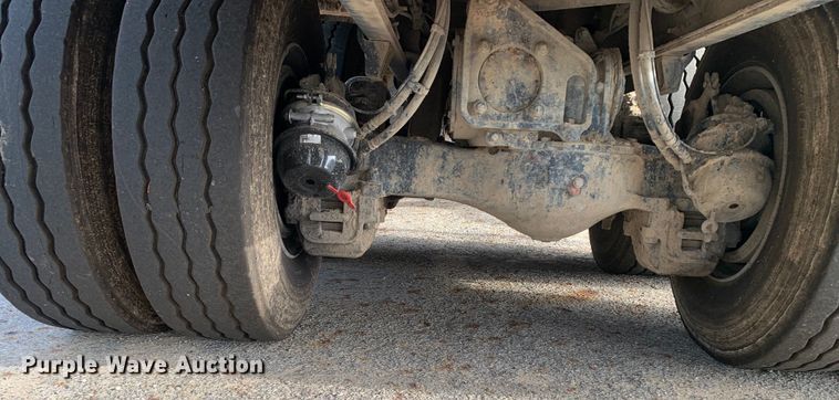 image for item DM1762 2018 Mack LR613 refuse truck