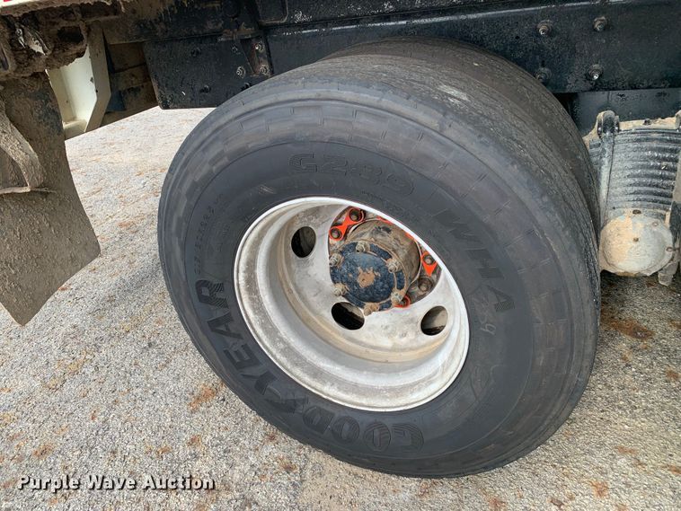 image for item DM1762 2018 Mack LR613 refuse truck