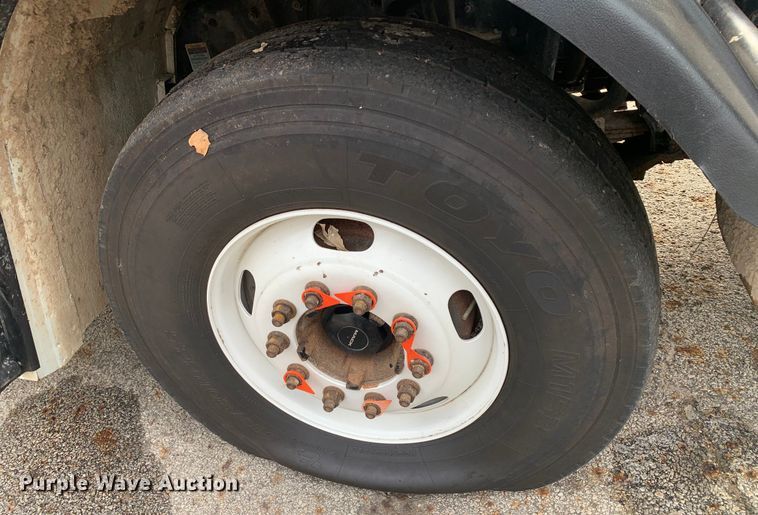 image for item DM1762 2018 Mack LR613 refuse truck