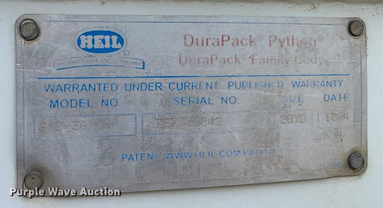 image for item DM1762 2018 Mack LR613 refuse truck