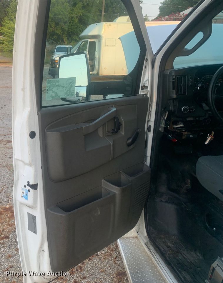 image for item DM1765 2016 Chevrolet  4500 shuttle bus