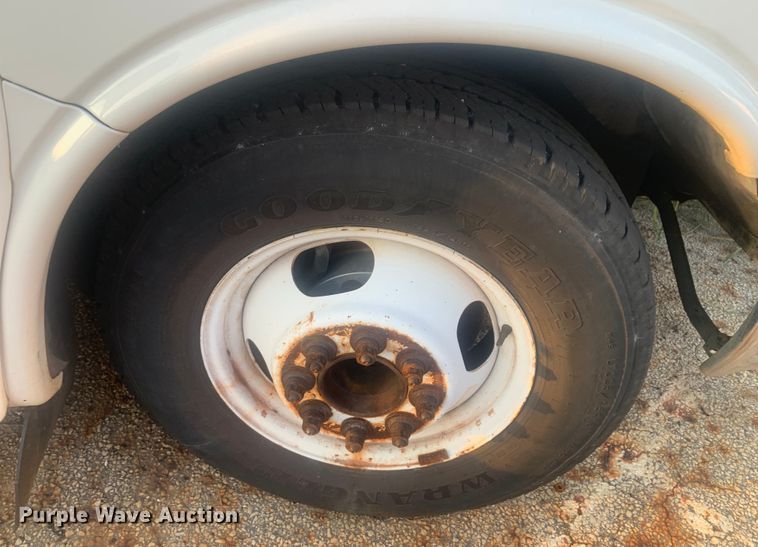 image for item DM1765 2016 Chevrolet  4500 shuttle bus