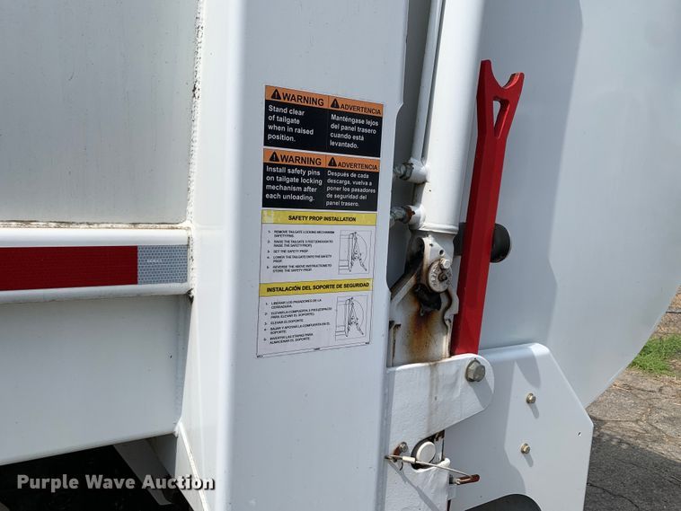 image for item DM1766 2018 Freightliner  M2106 refuse truck