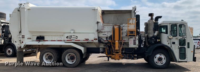 image for item DM1768 2018 Mack LR613 refuse truck