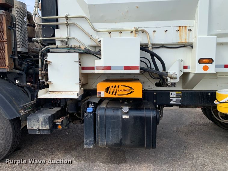 image for item DM1768 2018 Mack LR613 refuse truck