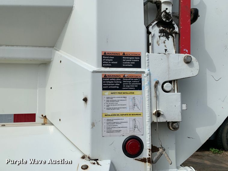 image for item DM1768 2018 Mack LR613 refuse truck