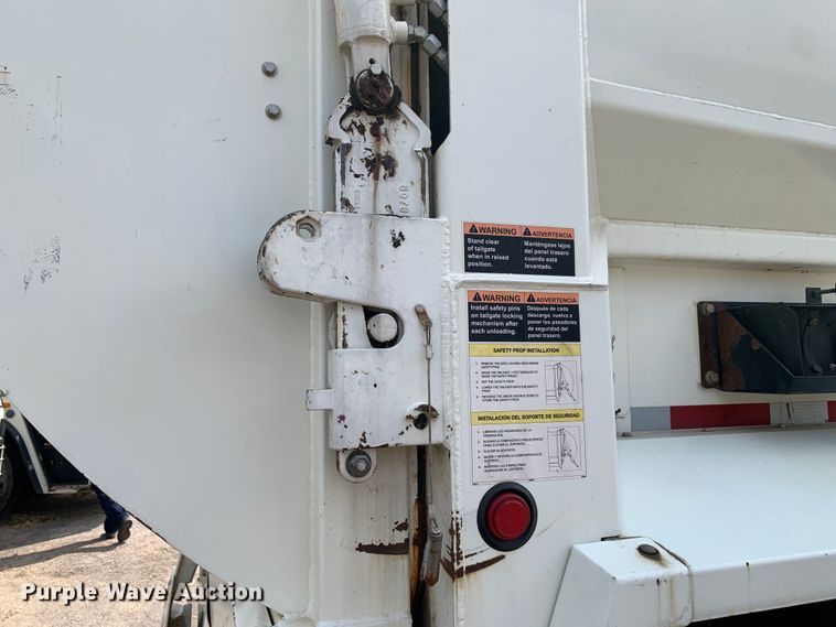 image for item DM1768 2018 Mack LR613 refuse truck