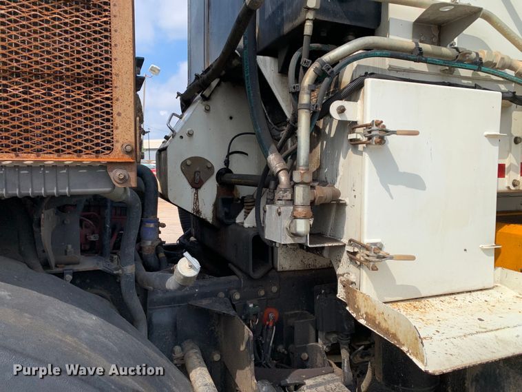 image for item DM1768 2018 Mack LR613 refuse truck