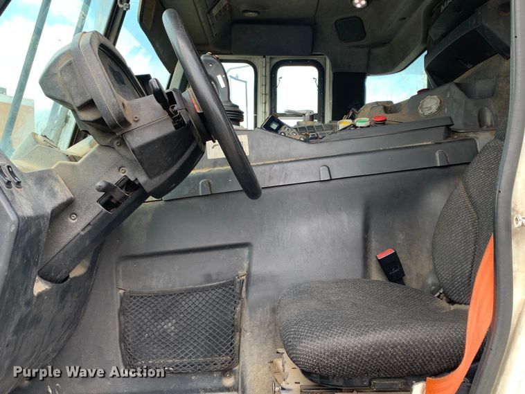 image for item DM1768 2018 Mack LR613 refuse truck