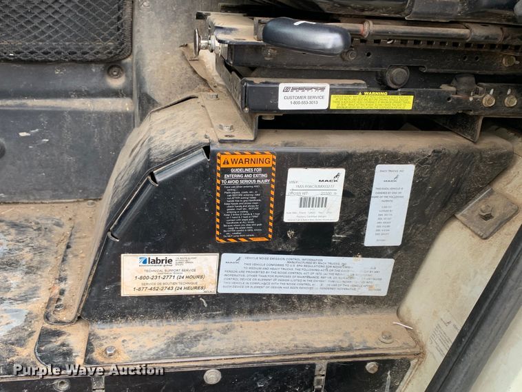 image for item DM1768 2018 Mack LR613 refuse truck